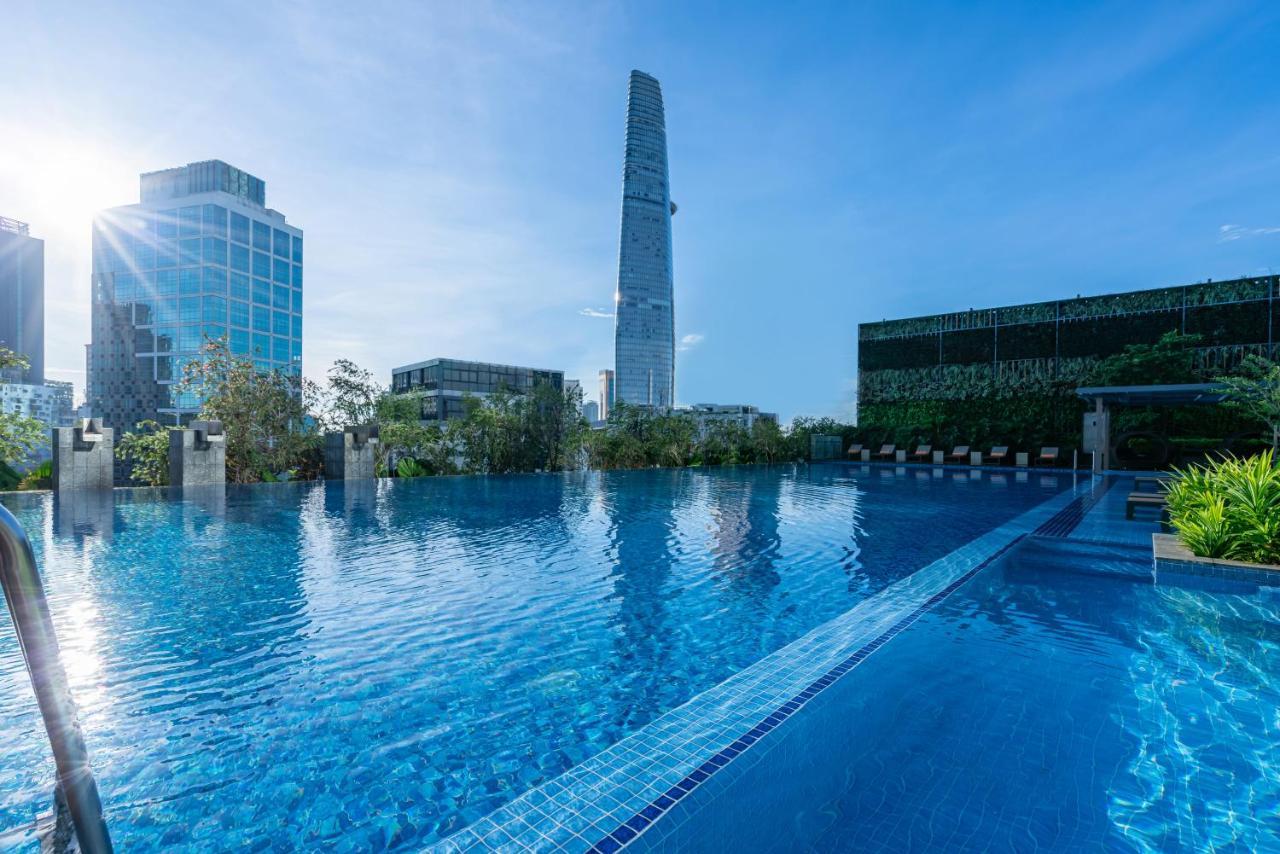 فندق Fusion Original Saigon Centre مدينة هوشي منه المظهر الخارجي الصورة Landmark 81 rooftop pool