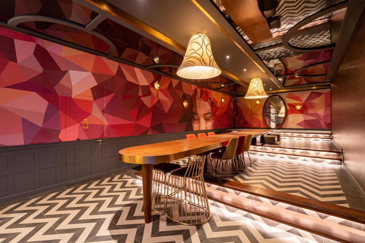 فندق Fusion Original Saigon Centre مدينة هوشي منه المظهر الخارجي الصورة The interior of the Starbucks Reserve Roastery in Milan, Italy