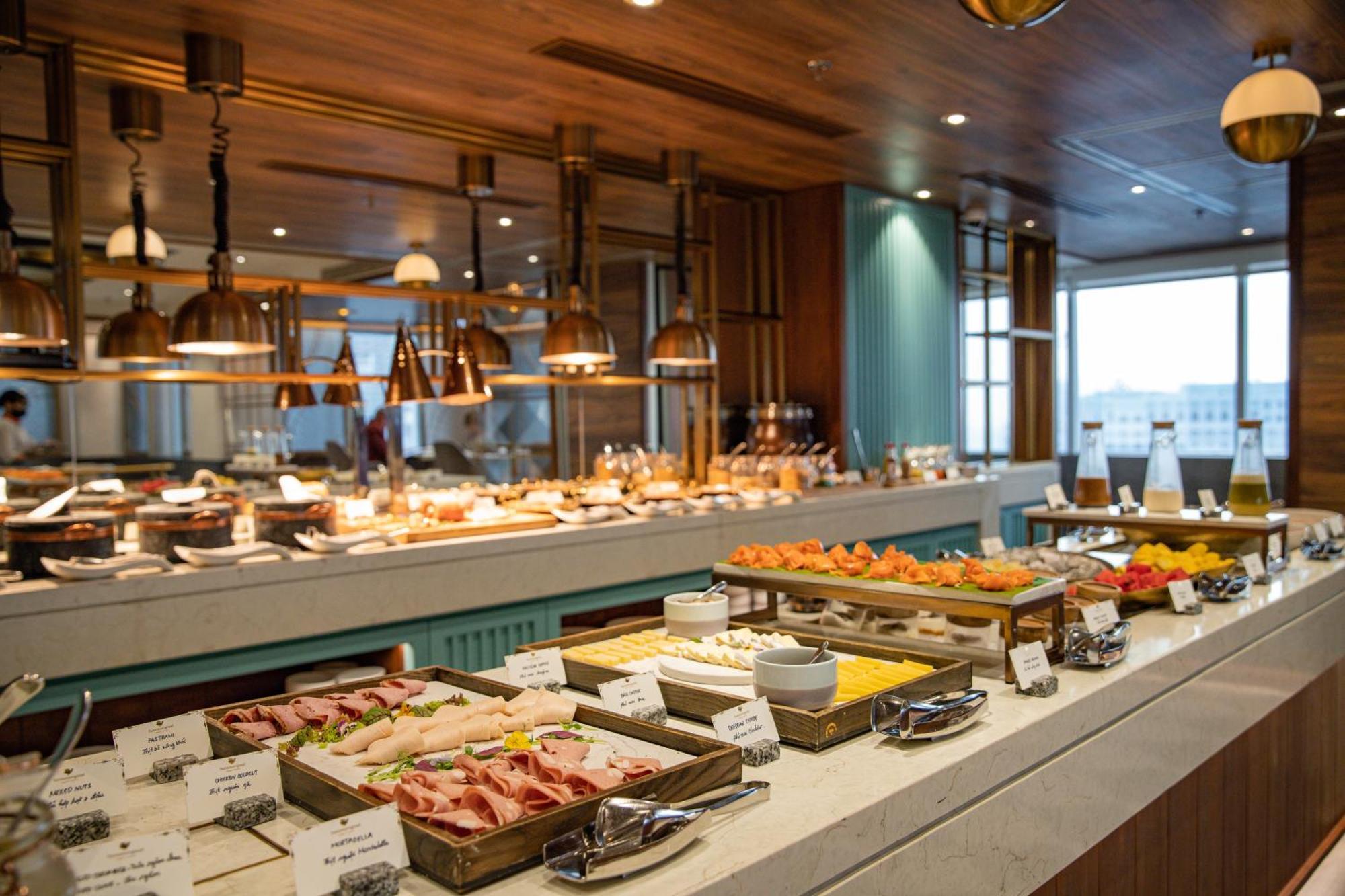 فندق Fusion Original Saigon Centre مدينة هوشي منه المظهر الخارجي الصورة A buffet at a hotel